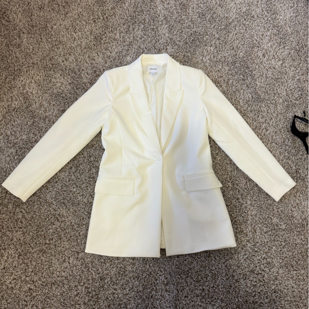 White dressy shorts by Nine West. - Picture 4 of 4